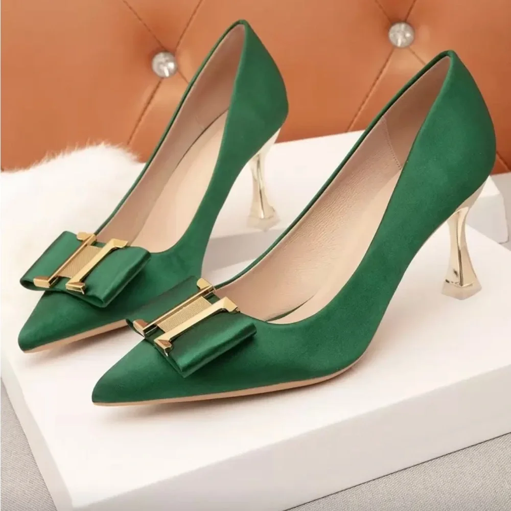 Elegant Green Women's Heels with Gold Accents - Picture 4 of 5